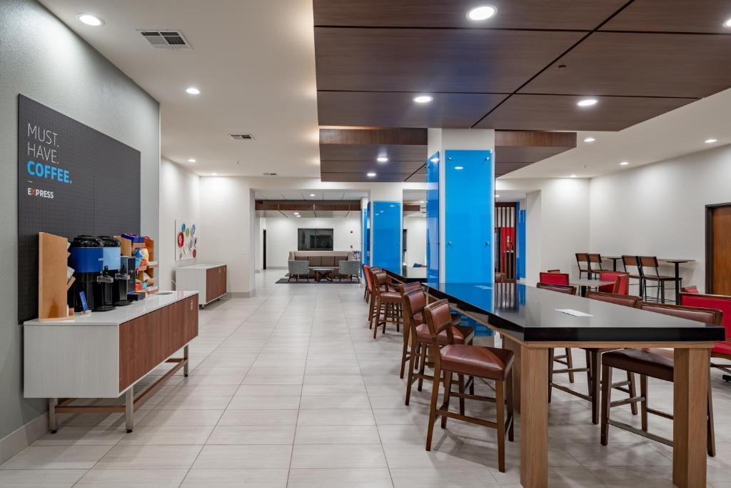 Holiday Inn Express & Suites N Waco Area - West By Ihg Zewnętrze zdjęcie